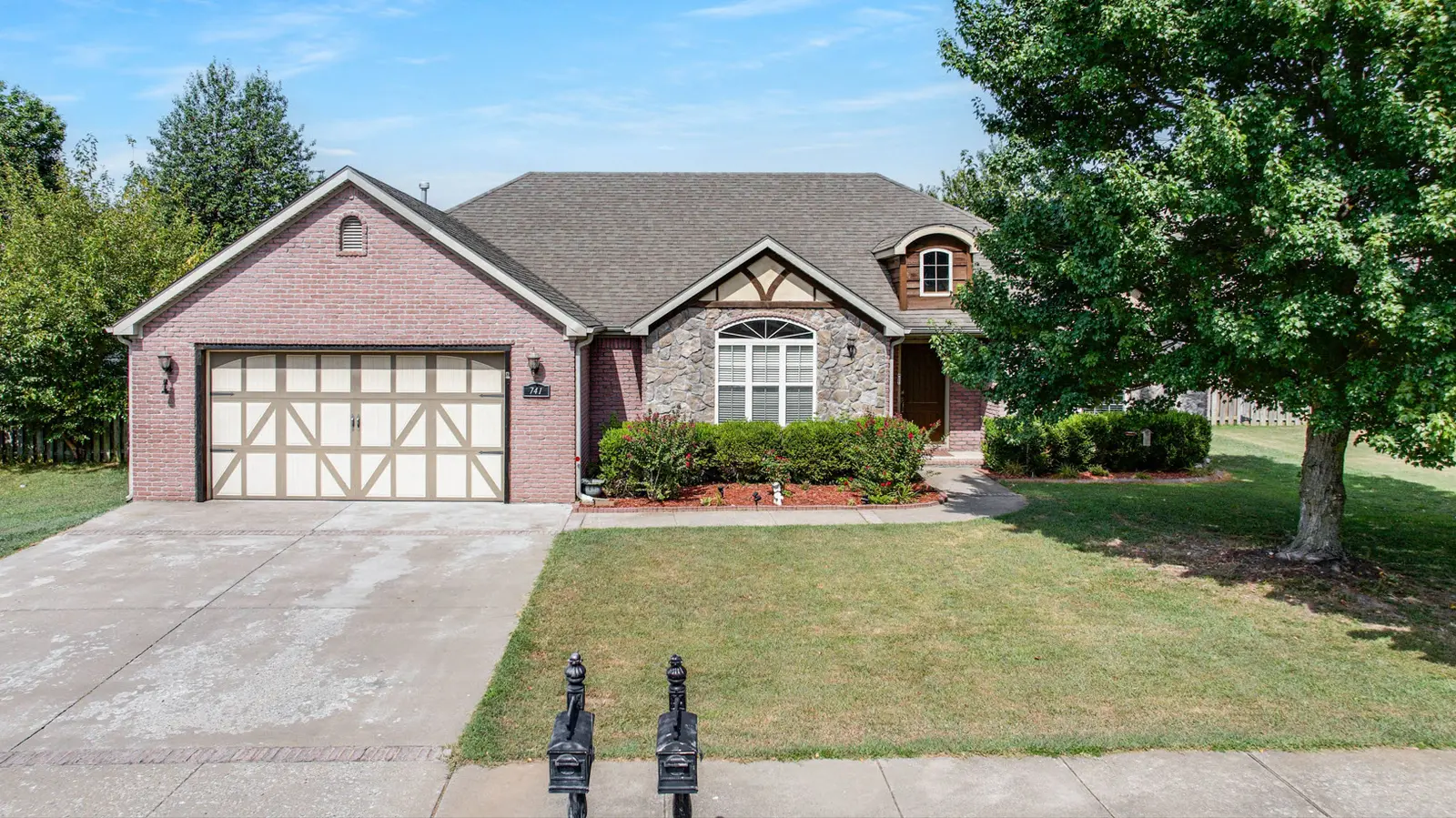 741 Sienna Dr, Centerton, AR 72719